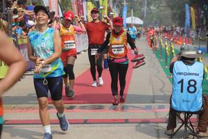 BIB: 48322, 46203, 028
                            <button type="button" onclick="openModal(8249046)" class="btn btn-primary btn-sm float-right btn-popup" data-toggle="modal" data-target=".modal-high-quality">
                        <i class="fas fa-shopping-cart"></i> Add to Cart
                    </button>
                                            <button type="button" onclick="isThisMe(8249046, true)" class="btn btn-success btn-sm float-right btn-popup btn-isme hidden" data-toggle="tooltip" data-placement="bottom" title="นี่คือรูปของคุณใช่ไหม คลิกที่นี่เพื่อเอาเข้าอัลบั้ม">
                        <i class="fas fa-plus"></i> Add to album
                    </button>
                    <button type="button" onclick="isThisMe(8249046, false)" class="btn btn-warning btn-sm float-right btn-popup btn-isnotme hidden">
                        <i class="fas fa-ban"></i> Remove from album
                    </button>